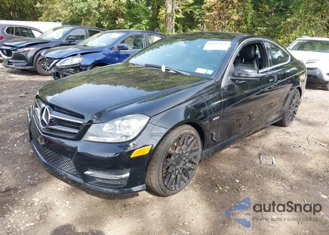 2014 Mercedes-Benz C 250 z USA, uszkodzony, nr VIN WDDGJ4HB9EG289201